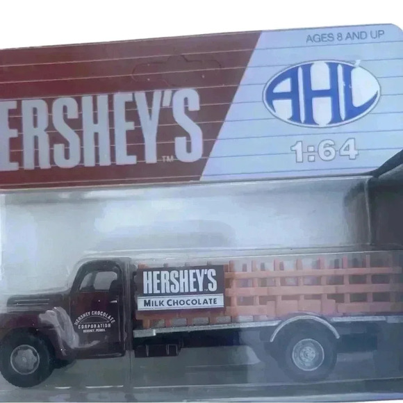 AHL American Highway Legends
Hershey's vintage truck 1:64 New Die
Cast Models - Picture 7 of 13
